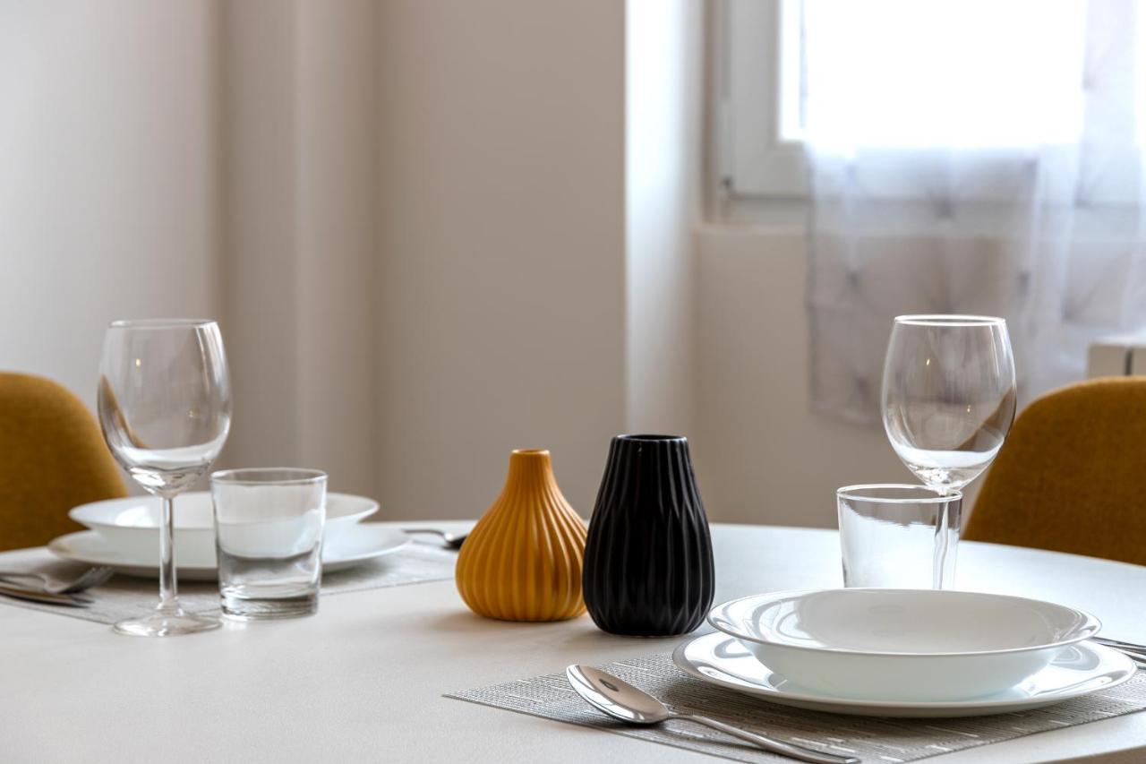 Apartment Navigli - Center Modern Suite, Fast Wi-fi & Tram *