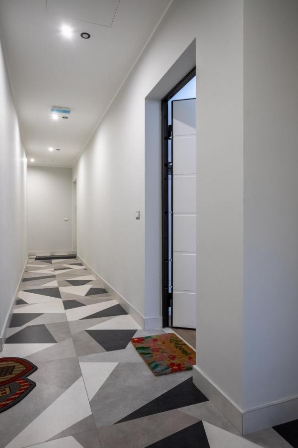 Apartment Navigli - Center Modern Suite, Fast Wi-fi & Tram *